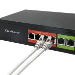 Switch niezarządzalny Qoltec przełącznik sieciowy Fast Ethernet PoE | 4x RJ45 | 2x RJ45 Uplink | 65W | 10/100Mb/s - 4